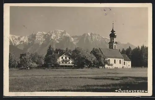 AK Judenstein, Ansicht mit Kirche vor Bergpanorama