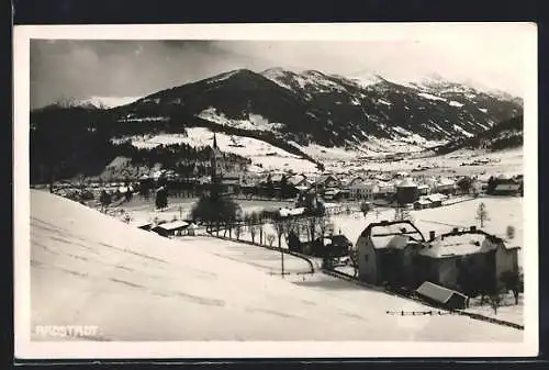 AK Radstadt, Ortsansicht vom Hügel aus im Winter