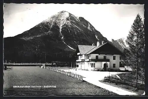 AK Oberleutasch, Gasthof Zugspitze gegen den Berg