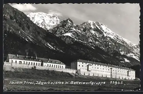 AK Absam /Tirol, Die Jägerkaserne mit der Bettelwurfgruppe