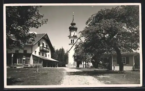 AK Judenstein bei Hall, Wegpartie mit Blick zur Kirche