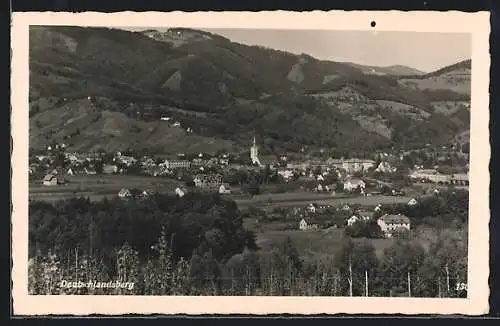 AK Deutschlandsberg, Ortsansicht mit der Kirche am Bergfuss