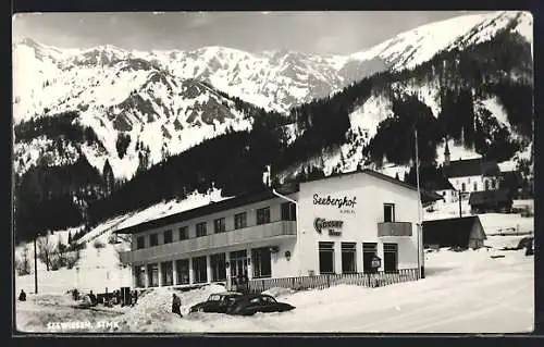 AK Seewiesen /Stmk., Gasthof und Pension Seeberghof gegen die Berge im Winter