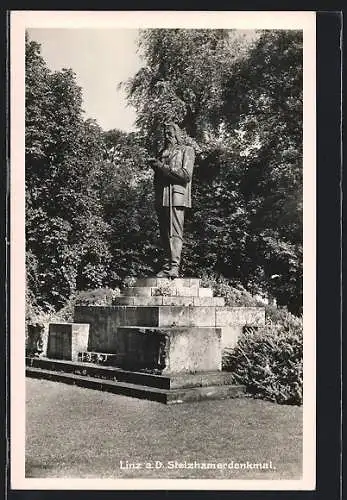 AK Linz a. D., Stelzhamerdenkmal im Sonnenschein