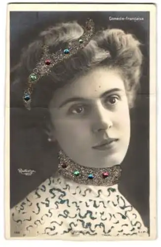 Foto-AK Atelier Reutlinger, Paris: Comedie-francaise, hübsche Dame mit Glitzerperl-Schmuck