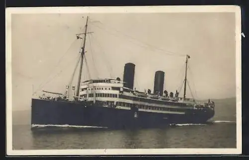 AK Passagierschiff Vienna der Lloyd Triestino auf dem Meer