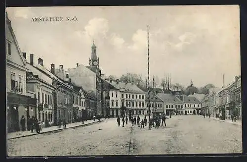 AK Amstetten /N.-Ö., Blick über den Hauptplatz mit Anwohnern