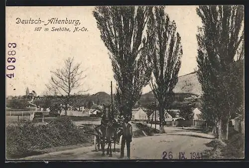 AK Deutsch-Altenburg, Blick auf den Ort von der Eingangsstrasse aus