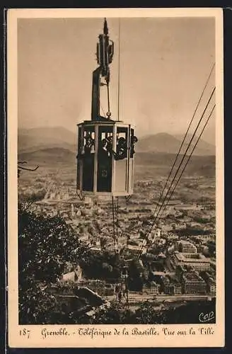 AK Grenoble, Téléférique de la Bastille, Vue sur la Ville