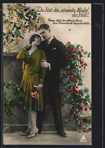 Foto-AK Photochemie Berlin Nr. 6512 /5: Junge Frau im gelben Kleid erhält Rosen von ihrem Gebliebten