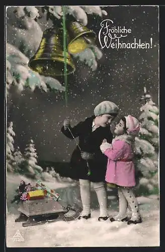 Foto-AK Photochemie Berlin Nr. 7213 /3: Kleines Kinderpaar läuten die Glocken zu Weihnachten