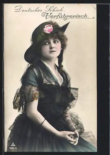 Foto-AK Photochemie Berlin Nr. 3691-4: Junge Frau im Kleid mit schwarz-transparentem Überwurf und Hut