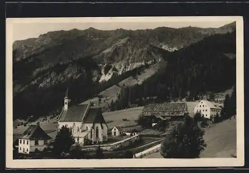 AK Seewiesen, Ortsansicht mit Kirche gegen die Staritzen
