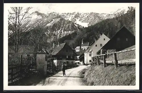 AK Seewiesen, Wegpartie mit einem Anwohner