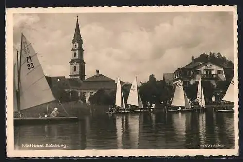 AK Mattsee, Kirche und Gasthof Seewirt, vom Wasser gesehen, mit Segelbooten