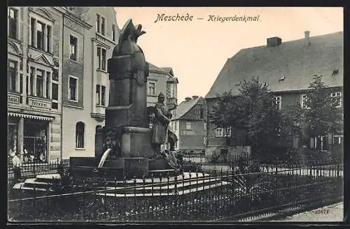 AK Meschede, Kriegerdenkmal, mit Geschäften Neuhof und Pelzwaren Hesse
