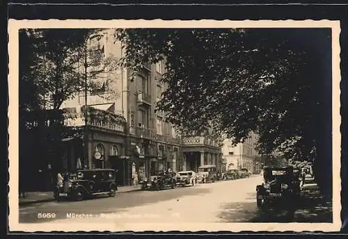 AK München, Regina-Palast-Hotel mit Strasse