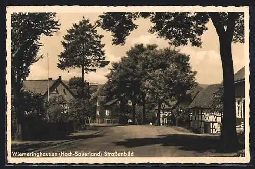 AK Wiemeringhausen / Hoch-Suaerland, Teilansicht mit Strassenbild