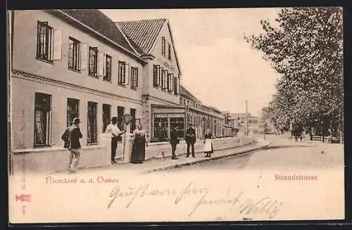 AK Niendorf / Ostsee, Strandstrasse mit Passanten