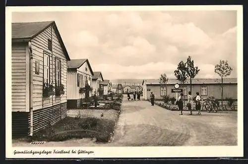 AK Friedland b. Göttingen, Grenzdurchgangslager mit Passanten