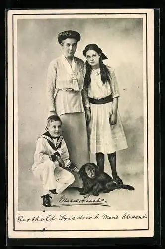 AK Berthold Friedrich und Marie Alexandra von Baden mit der Mutter und ihrem Hund