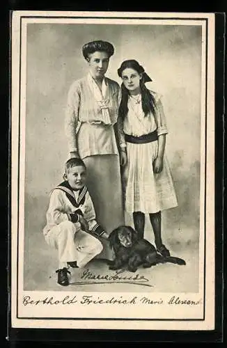 AK Berthold Friedrich und Marie Alexandra von Baden mit der Mutter und ihrem Hund