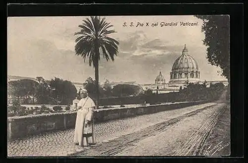 AK Papst Pius X. geht im Garten des Vatikan spazieren