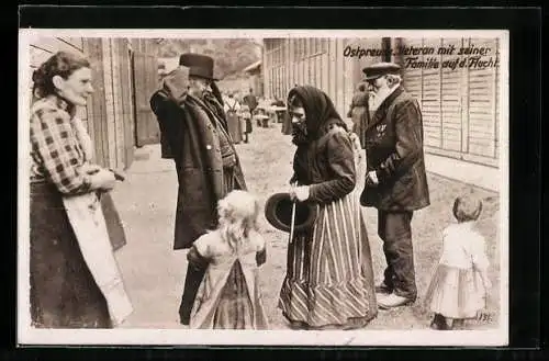 AK Ostpreuss. Veteran mit seiner Familie auf der Flucht