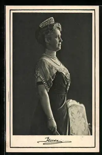 AK Grossherzogin Hilda von Baden mit Perlenkette und Krone