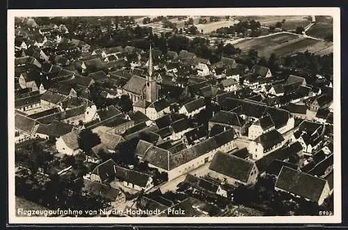 AK Nieder-Hochstadt /Pfalz, Fliegeraufnahme von Ort und Kirche