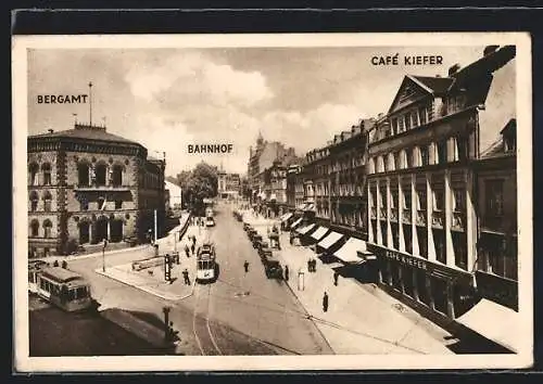 AK Saarbrücken, Strassenpartie mit Bahnhof, Café Kiefer und Bergamt, Strassenbahn