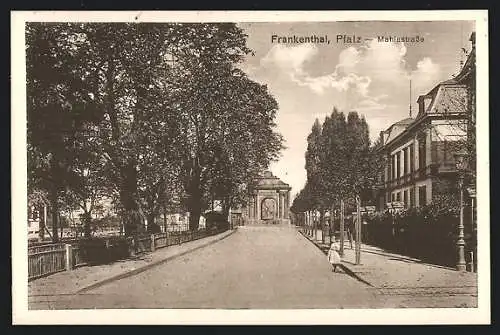 AK Frankenthal /Pfalz, Mahlastrasse mit Blick zum Denkmal