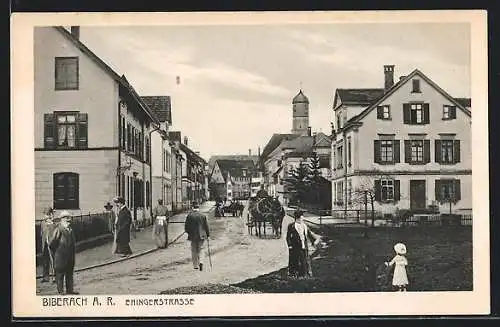 AK Biberach a. R., Passanten in der Ehingerstrasse