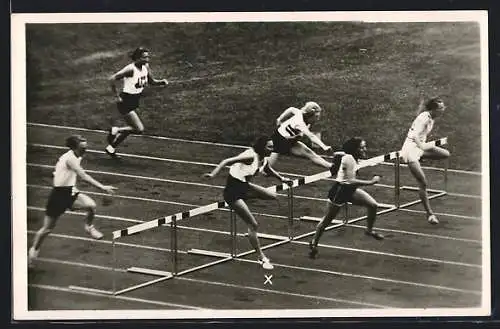 AK Berlin, Olympia 1936, Frl. Valla (Italien) erringt dei Goldene Medaille im 80m Hürdenlauf