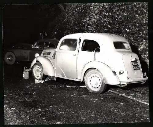 Fotografie Ford Popular, Autounfall eines Ford Popular, Kennzeichen MOT 540