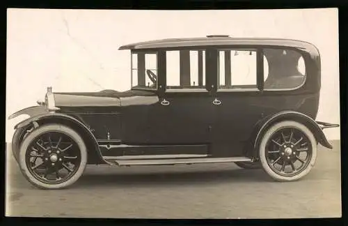 Fotografie Auto, Wolseley Auto in der Seitenansicht, Wolseley Motor Company