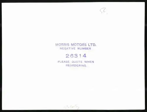 Fotografie Wolseley, Rückbank eines Wolseley vor dem Einbau und ohne Polsterung, Morris Motors Ltd.