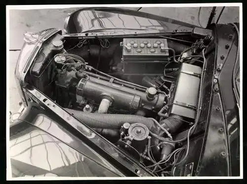 Fotografie Woseley 6 /80 Motorraum, Blick auf den 2,2 Liter Ottomotor mit 53 KW