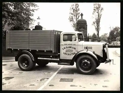 Fotografie LKW der Firma S.N. Slawson, aus Leicester, mit Startkurbel, Kipplader