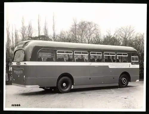 Fotografie AEC Buss, der Firma Aldershot & District Traction Co. Ltd., Kennzeichen SOU 422