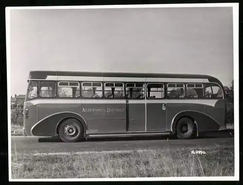 Fotografie Bus AEC der Firma Aldershot & District Traction Co. Ltd., in der Seitenansicht