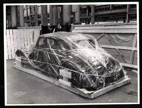 Fotografie Morris Minor, im Werk Versandfertig verpackt und eingeschweisst