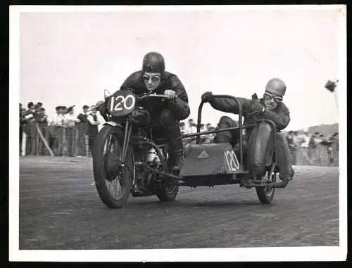 Fotografie Norton Motorradrennen im Gespann, Startnummer 120