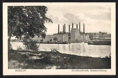 AK Berlin-Lichtenberg, Grosskraftwerk Rummelsburg vom Ufer aus gesehen