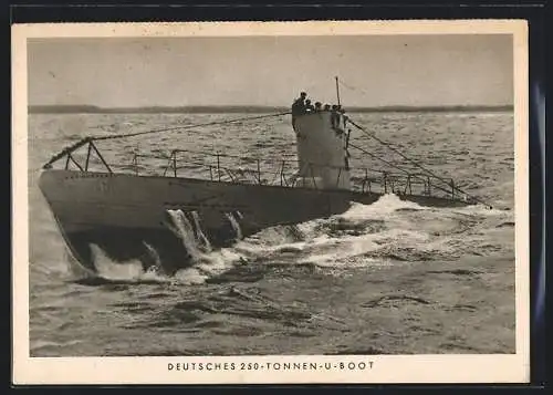 AK Deutsches 250-Tonnen U-Boot beim Auftauchen
