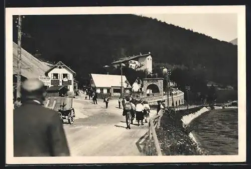 AK Raxbahn, Talstation mit Urlaubern