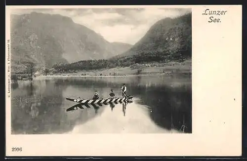 AK Lunzer See, Zwei junge Damen im Ruderboot