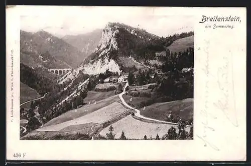 AK Breitenstein am Semmering, Ortsansicht am Berg, ein Viadukt im Hintergrund