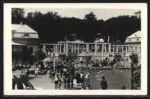 AK Bad Vöslau, Belebte Szene im Freibad