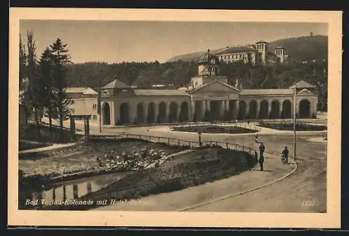 AK Vöslau, Kolonade mit Hotel Bellevue